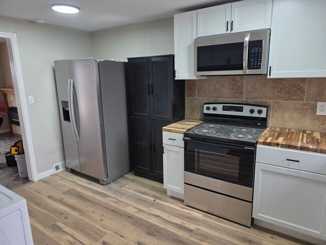 Photo - 214 Lobban St