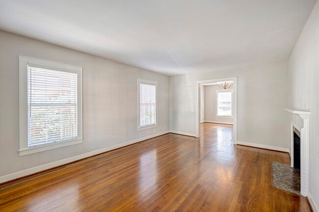 Photo - 1741 Wroxton