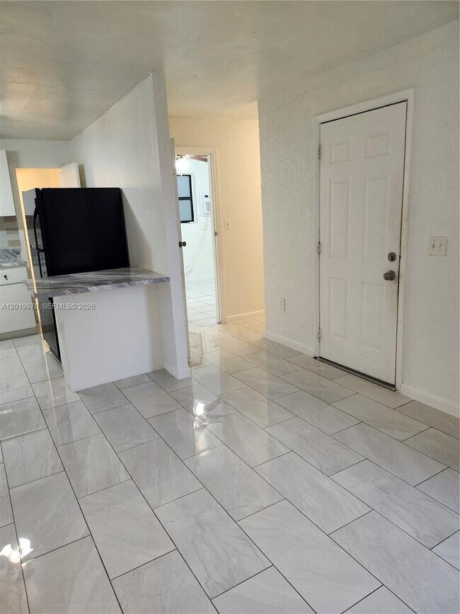 Photo - 551 NE 139th St