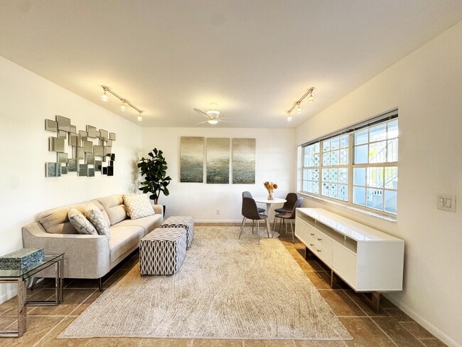 Building Photo - 234 Oleander Ave Unit 2