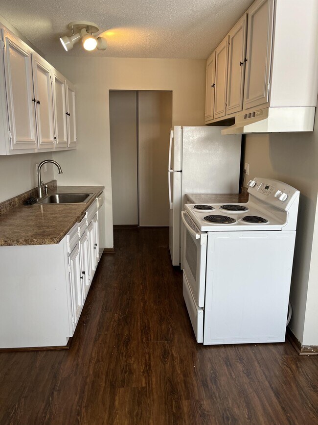 825 Old Settlers Trail Townhome Townhome Rental in Hopkins MN