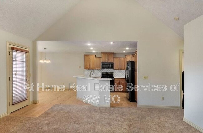 Photo - 122 W Sandalwood Ln