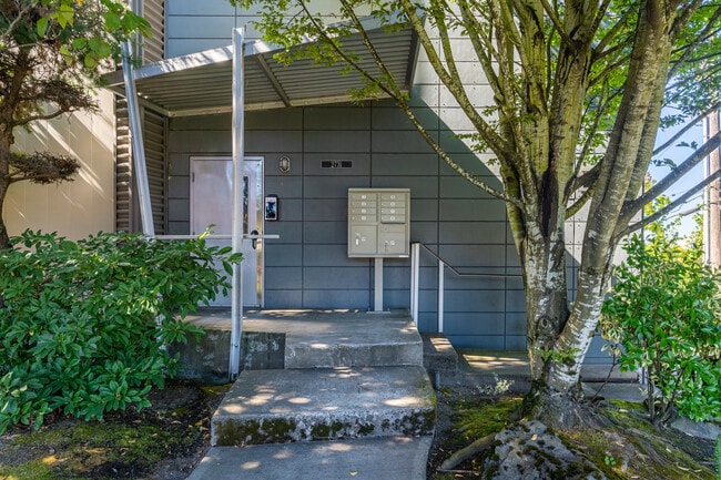 Photo - 2731 Boylston Ave E Unidad 300