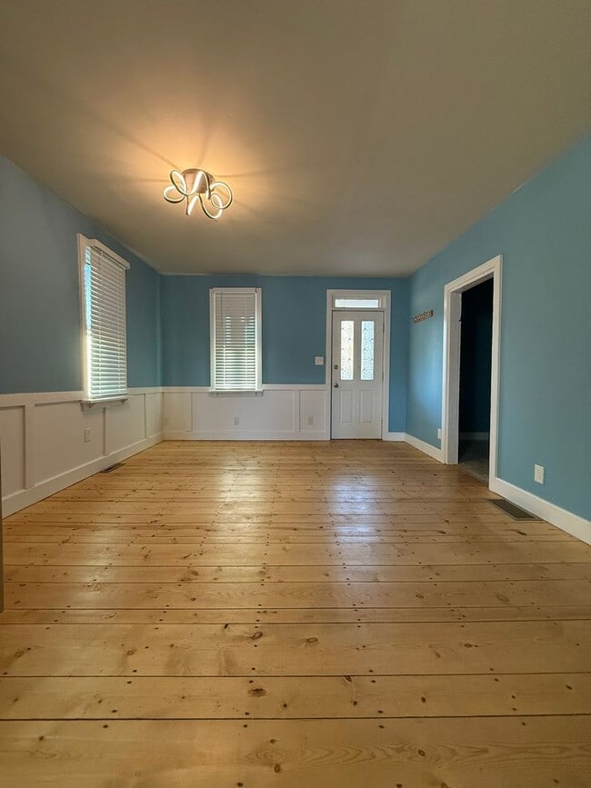 Photo - 960 Maple St