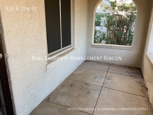 Photo - 915 E 7th St