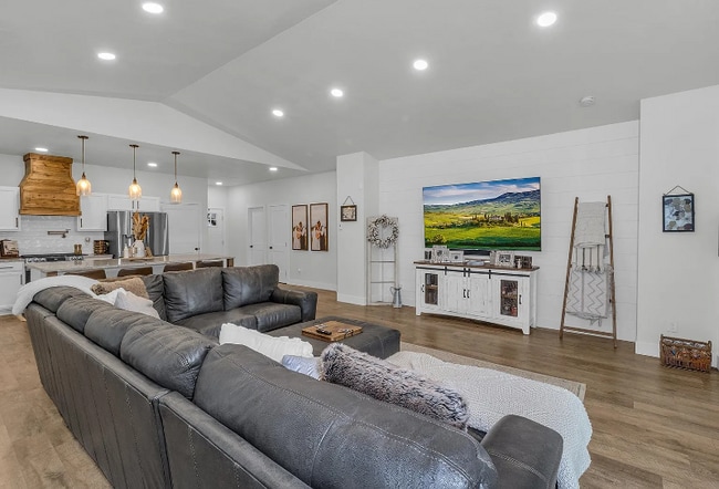 Photo - 205 Kelso Mesa Dr