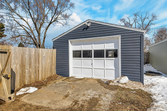 Photo - 7407 Saturn St