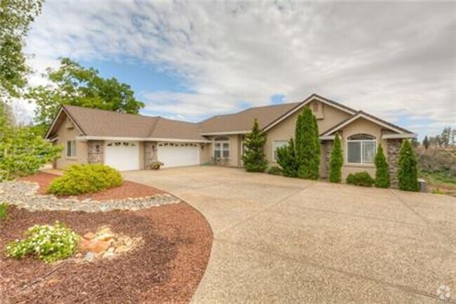 Building Photo - West Side-Rare 3 bed/4 bath home, . Solar ...