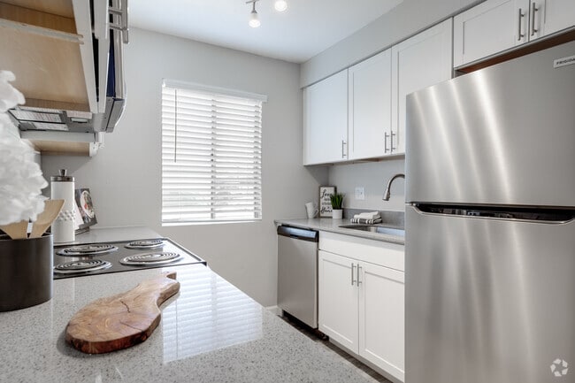 1HAB, 1BA - 680 ft² - Rise at The District