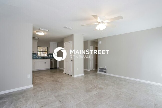 Photo - 3 Bedroom Pet-Friendly Home in Bradenton, FL with Main Street Renewal