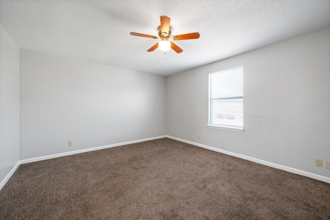 Photo - 923 Kingsbury Dr Unit B