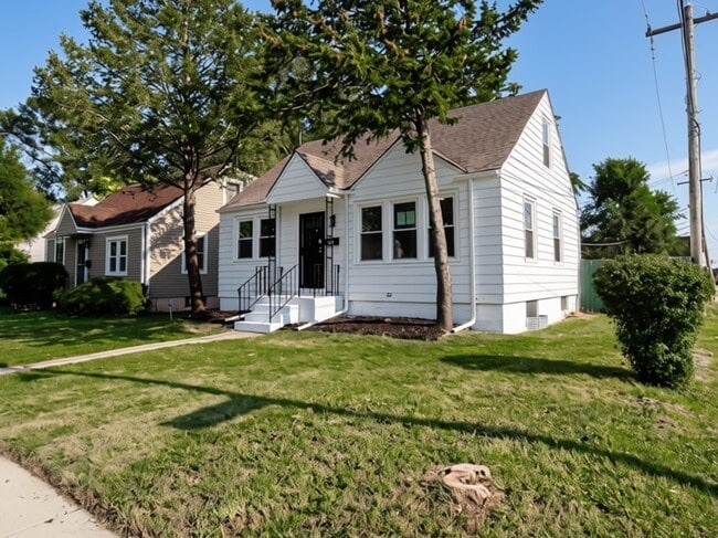 Building Photo - 201 E 143rd St