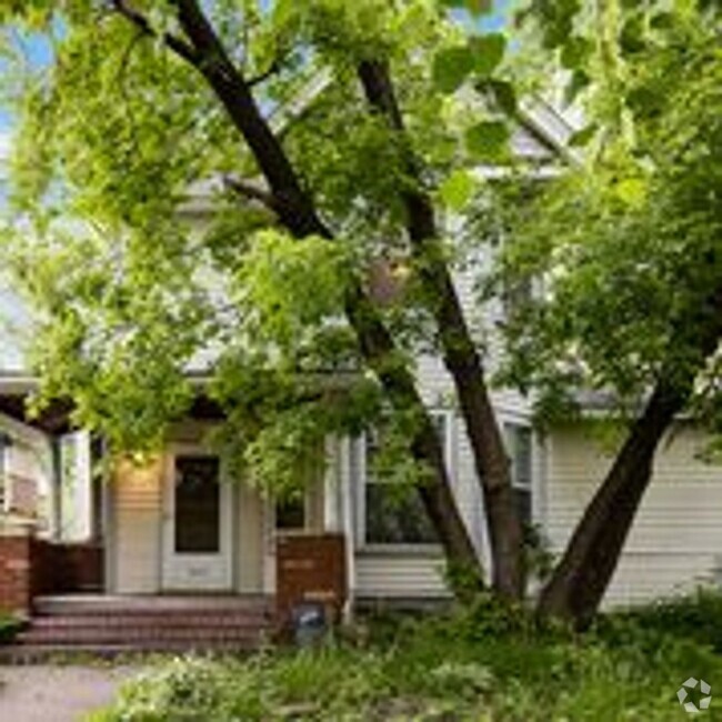 Building Photo - 7 bedroom House near Hamline Unit #1 & 2