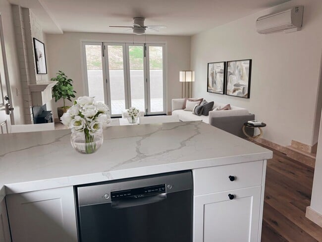 Photo - New & Updated 2 Bed / 1 Bath Lower Level Unit on Fire Mountain