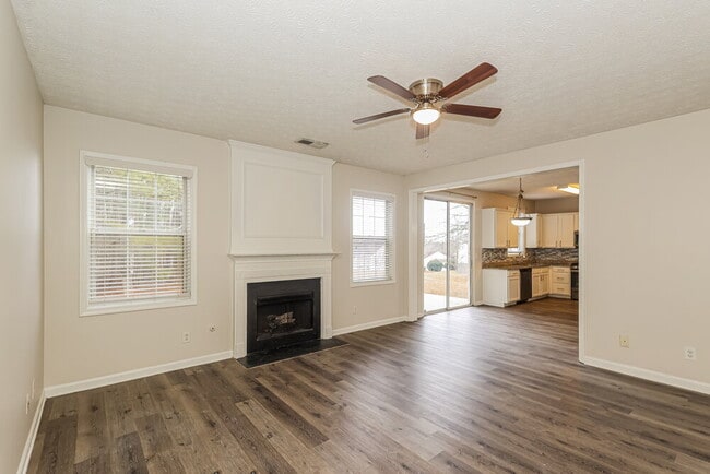 Photo - 7121 Silver Mine Crossing SE