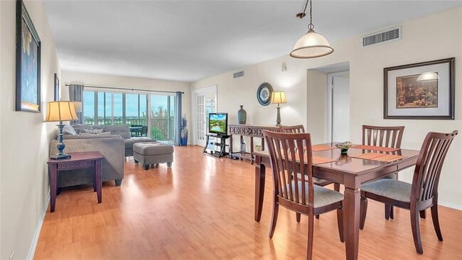 Building Photo - 3150 N Palm Aire Dr Unit 909 Rental