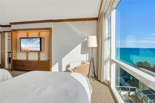 Building Photo - 6801 Collins Ave Unit 806