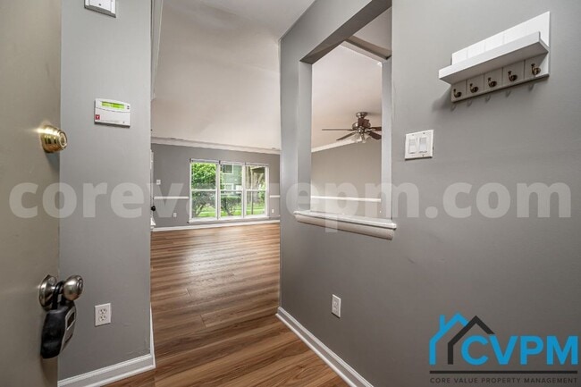 Photo - 1617 Riedel Rd