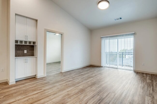 Photo - 624 N Lancaster Ave Unit 213