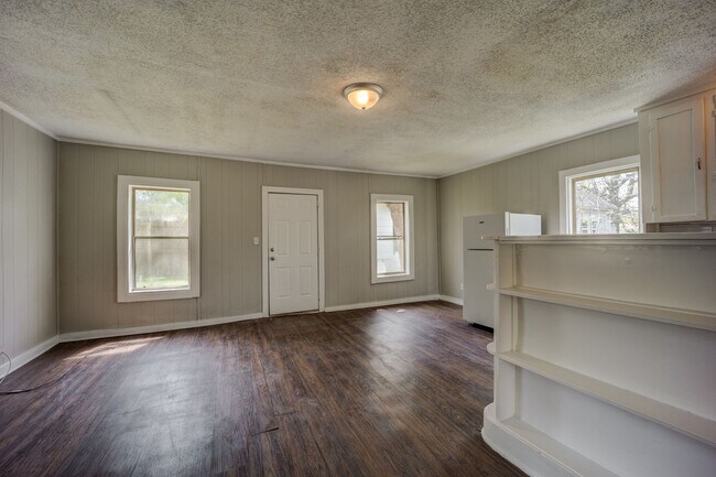 Photo - SF-036-1705 South Q Street TriPlex Unidad Studio @ 1705 1/2