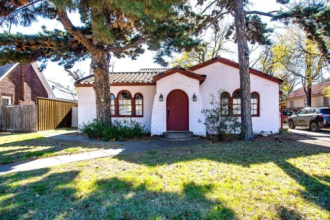 Photo - 2305 18th St Unit Front