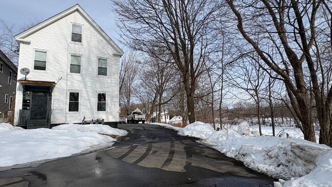 Building Photo - 3BR with Views of Presumpscot River | Newly Renovated | Heat Included | Bright + Quiet Location Unit 1
