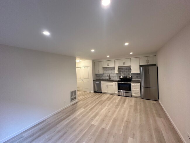 171 (1556 Great Highway)