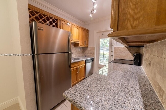 Building Photo - 95 Edgewater Dr Unit 107