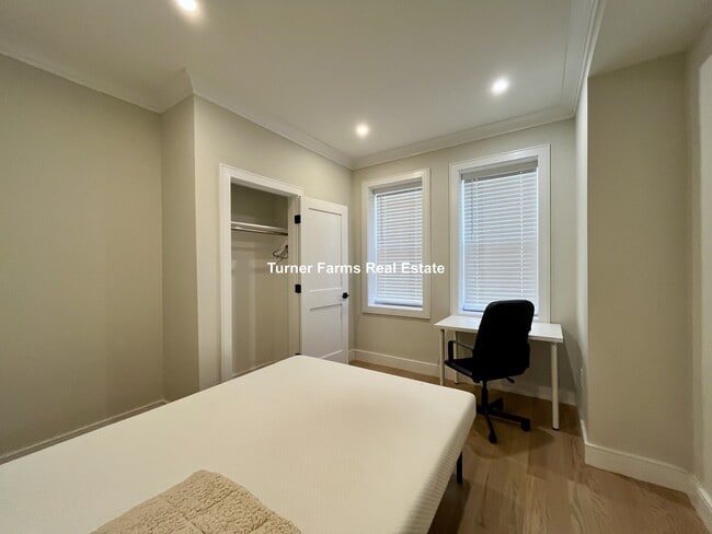 Building Photo - 161 Allston St Unit 3