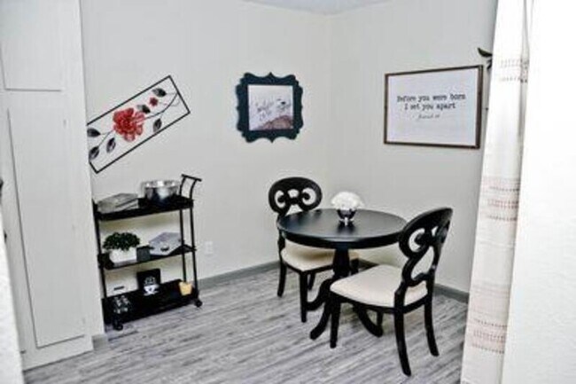 Photo - 7402 NW 10th St