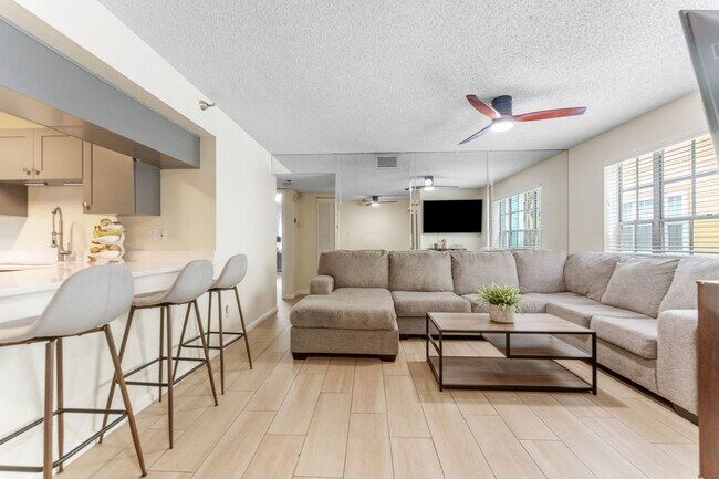 Photo - Beautiful 2/2 Condo located in South Tampa!