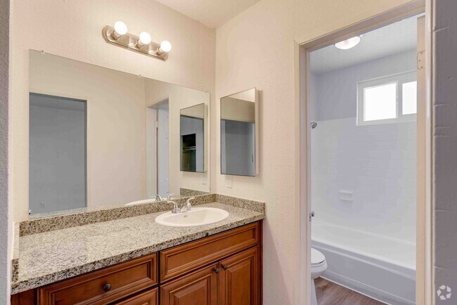 1BR, 1BA - 745SF