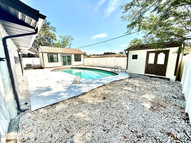 Photo - 929 Derbyshire Rd