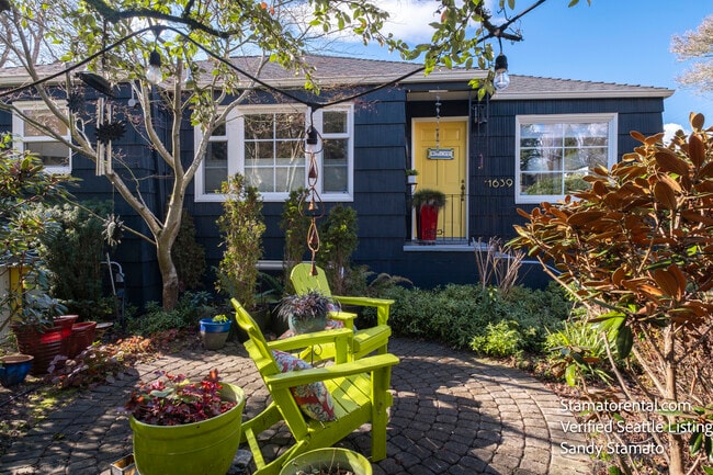 Charming curb appeal in Seattle's quiet Broadview neighborhood. - 11639 1st Ave NW Unit 116391stAve