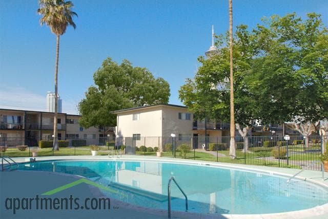 Pool - Park Arms Apartments