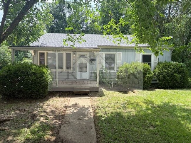 Photo - 504 N Westwood Dr