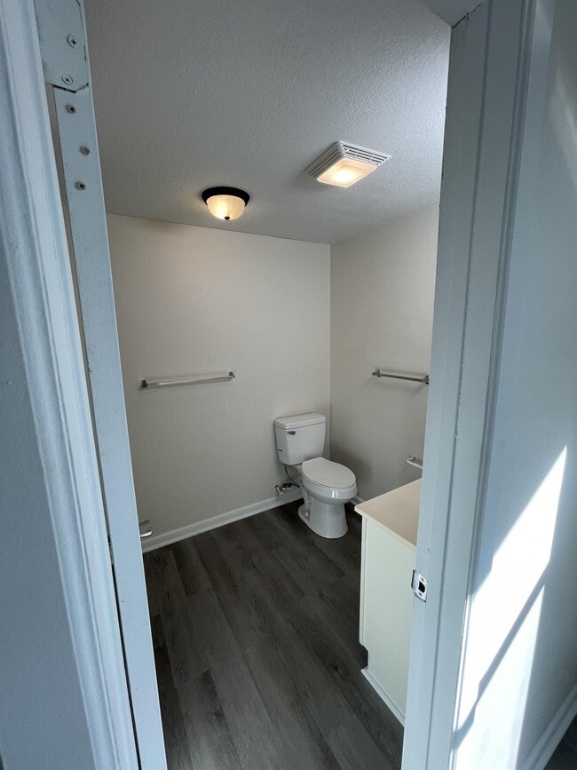 Photo - 930 Sparta Dr