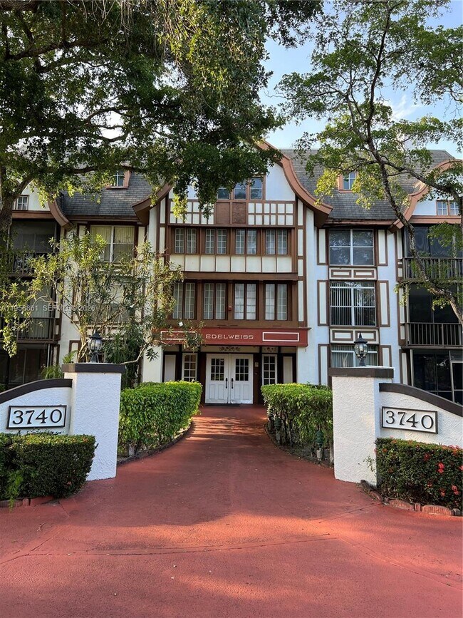 Photo - 3740 Inverrary Dr Unit 1U