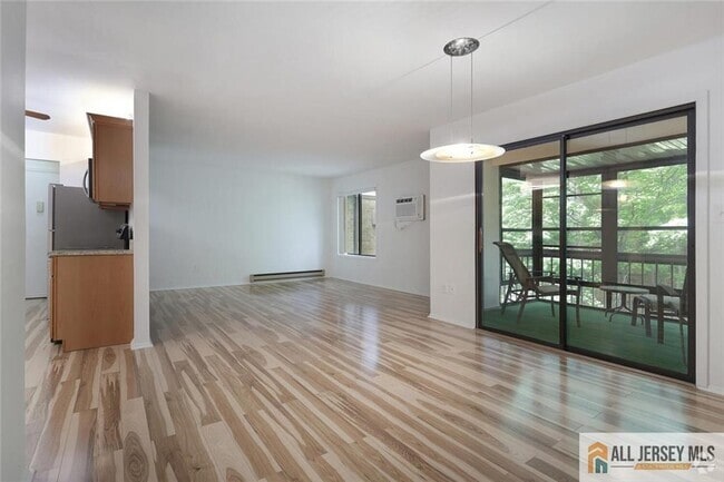 Building Photo - 174 Amberly Dr Unit J Rental
