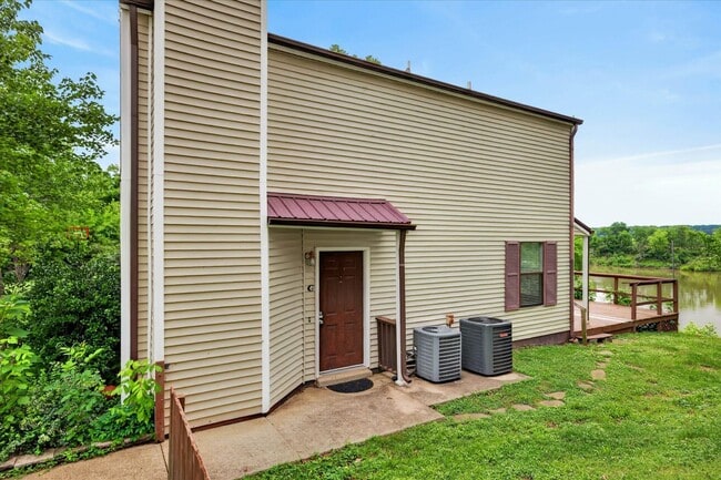 921 Kingsbury Dr