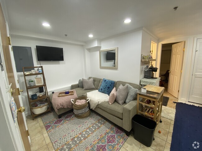 Building Photo - 1 Wiget St Unit 1 Rental