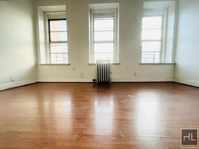 Your Front-Facing & Cozy 2 bedroom Apartme... - Your Front-Facing & Cozy 2 bedroom Apartme... Apartment Unit 3