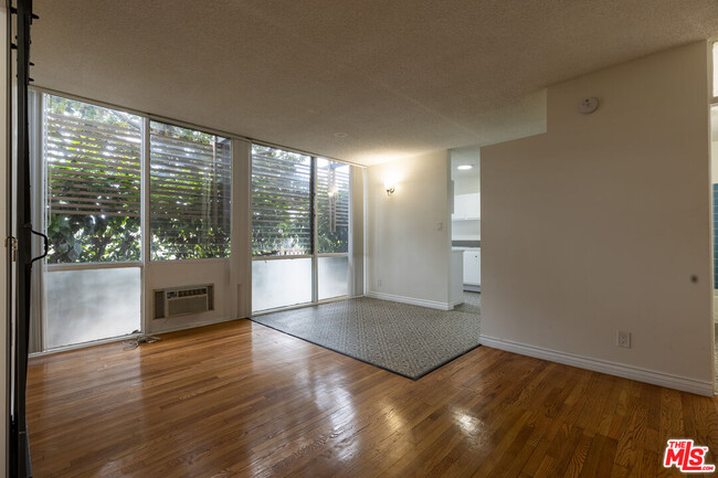 Building Photo - 11133 Rose Ave Unit 15-15 Rental