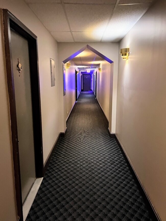 Photo - 3933 N Clarendon Ave Unit 502