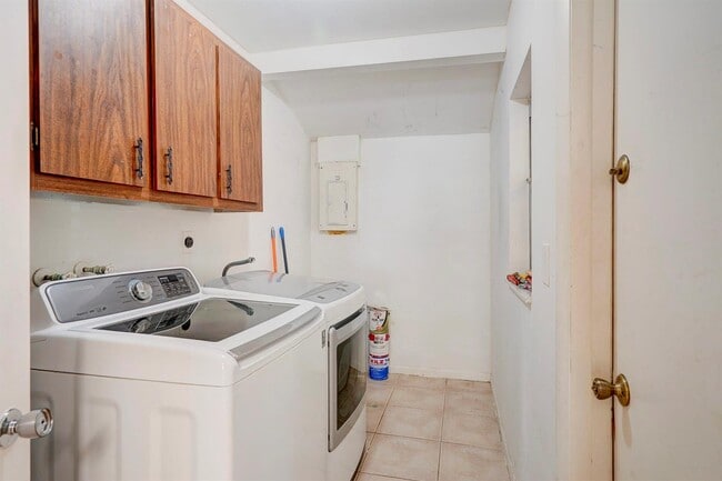 Photo - 3929 Kenas St