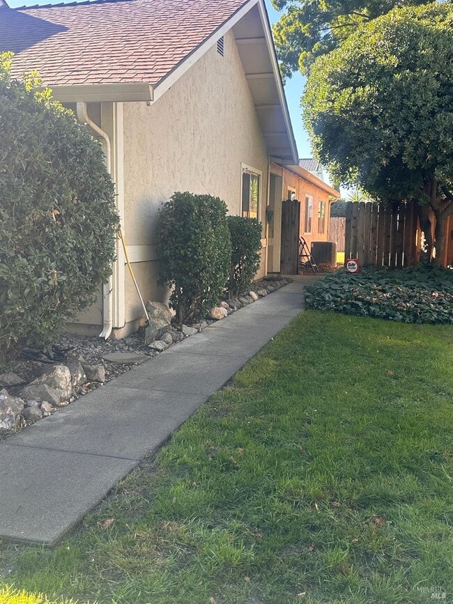 Photo - 437 Ellesmere Dr