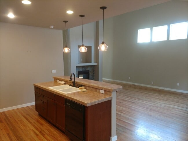 Photo - SW Bend - 3 Bed 2.5 Bath -Fenced-Corner lot-Amenities