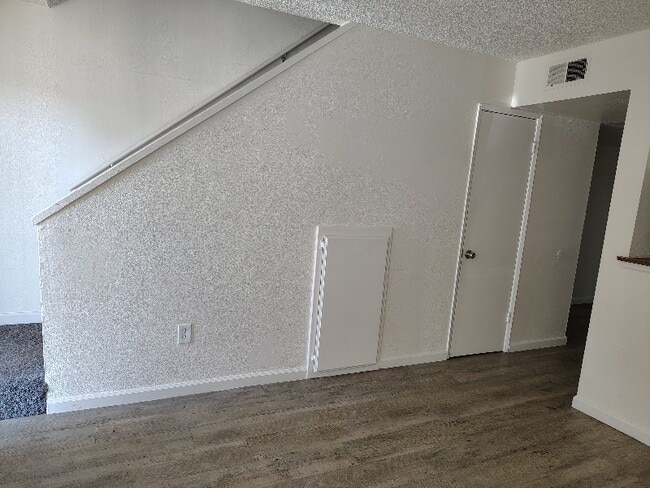 Photo - 2010 Larcus Ave