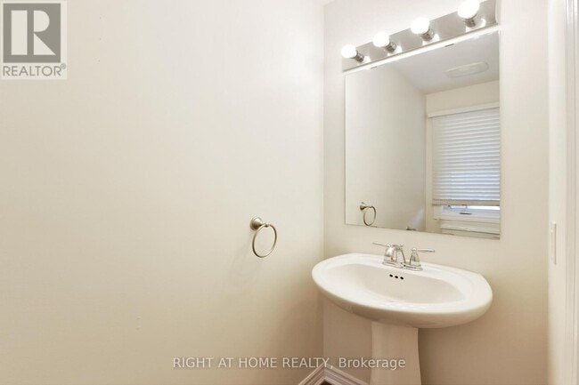 Photo - 348 Gallantry Way