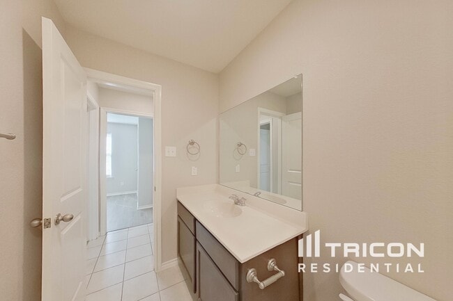 Photo - 881 Darst Dr